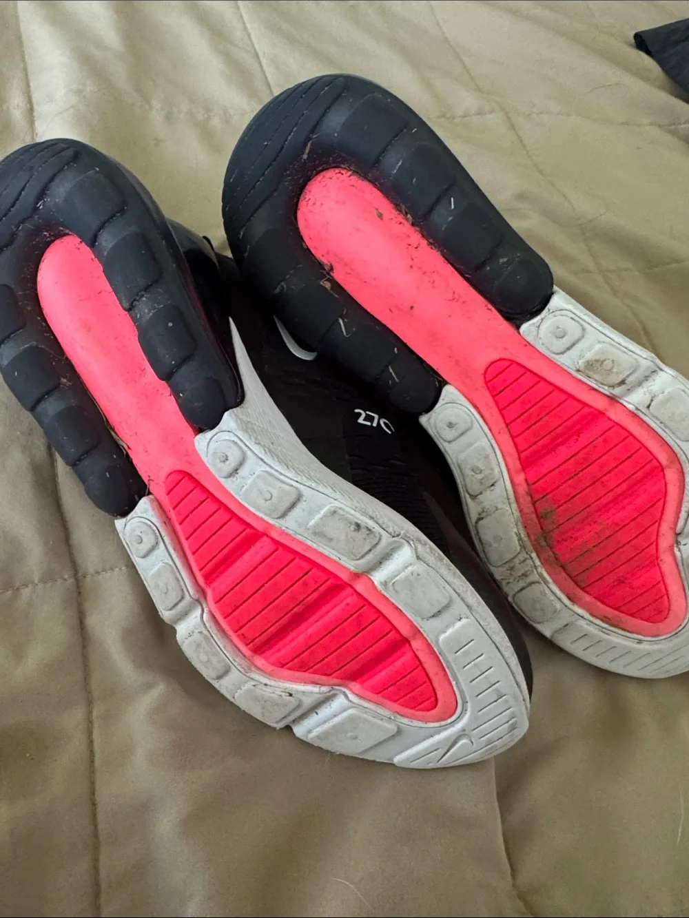 Nike Kids Black and White Air Max 270 with Pink Accent 6.5Y